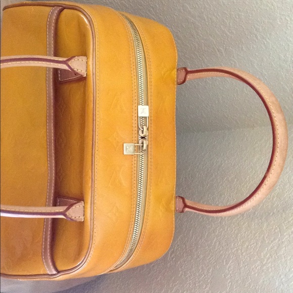 LOUIS VUITTON Monogram Tompkins Square Bag - Picture 6 of 8